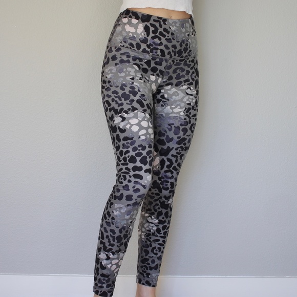 Playground Leopard Grayscale 'Olive' Athletic Leggings - Picture 6 of 7